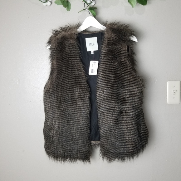Jack by BB Dakota Macklin faux fur vest si… - Picture 2 of 5